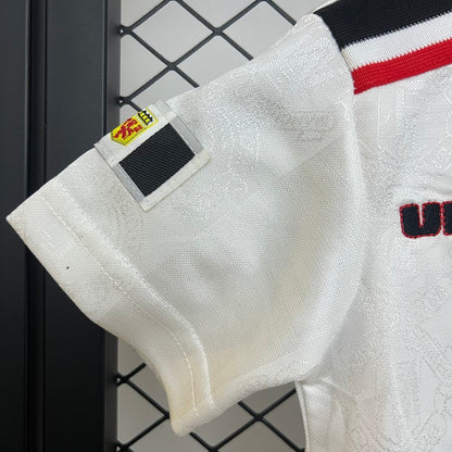 Ensemble Manchester United Exterieur Retro Enfant 1997-1998