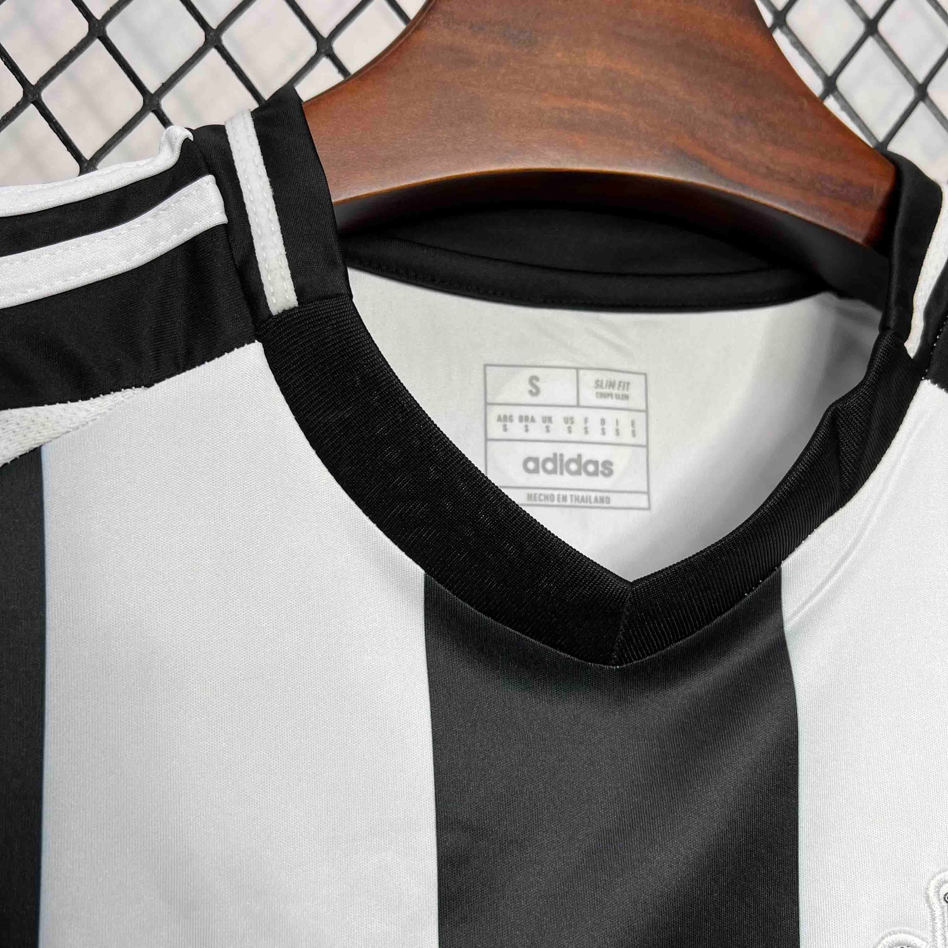 Maillot Domicile Newcastle 2024-2025