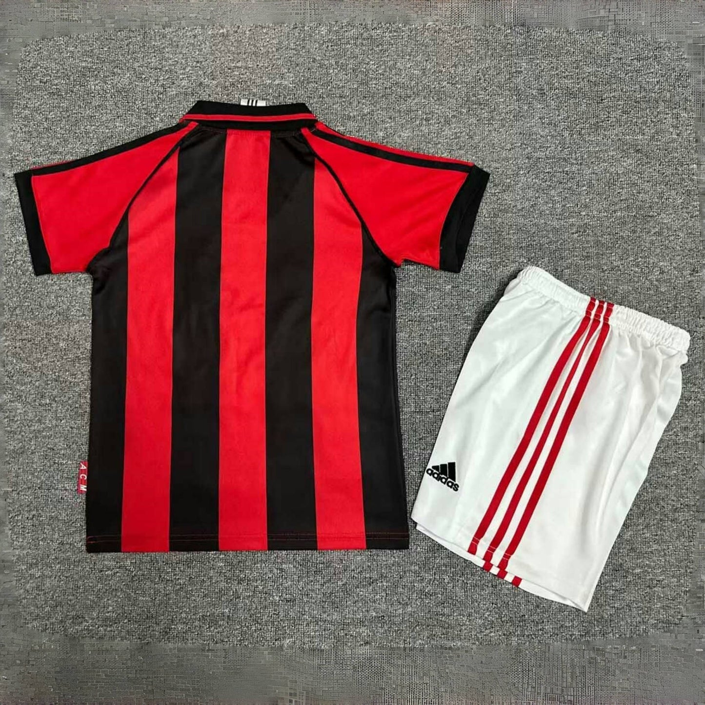 Ensemble AC Milan Domicile Retro Enfant 1998-1999