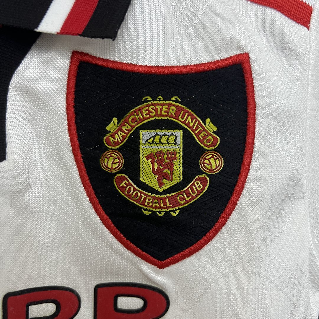 Ensemble Manchester United Exterieur Retro Enfant 1997-1998
