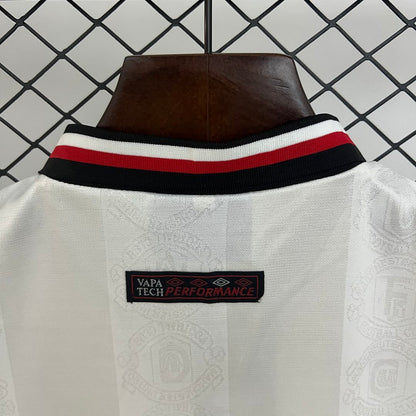 Ensemble Manchester United Exterieur Retro Enfant 1997-1998